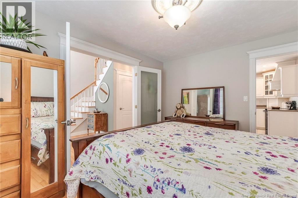 32 VANESSA COURT - 28