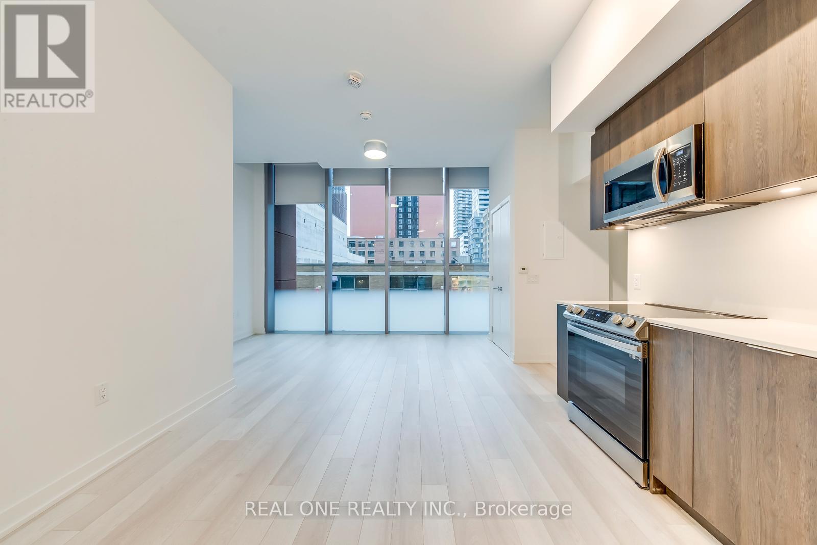 #201 357 KING STREET W - 12