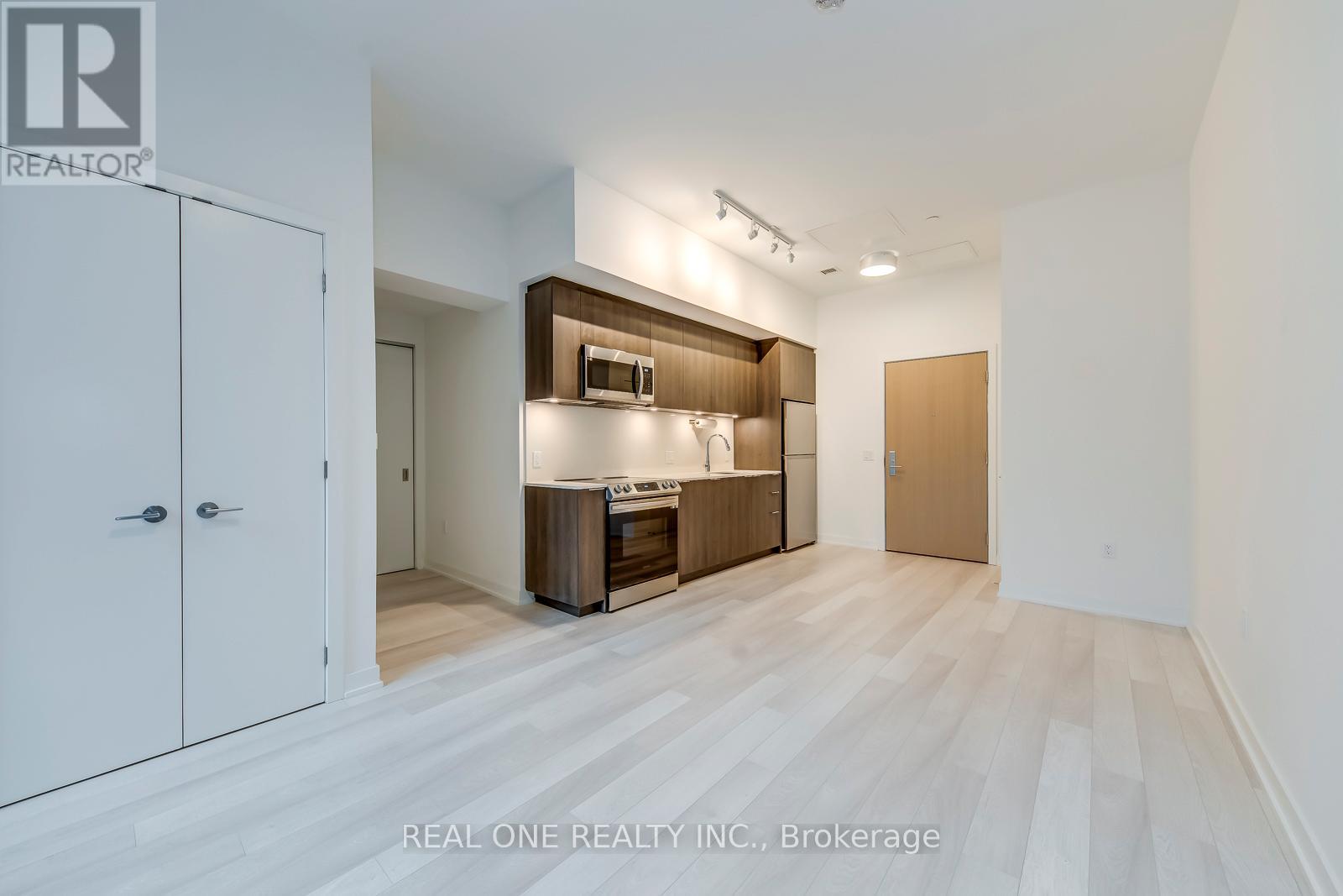 #201 357 KING STREET W - 21