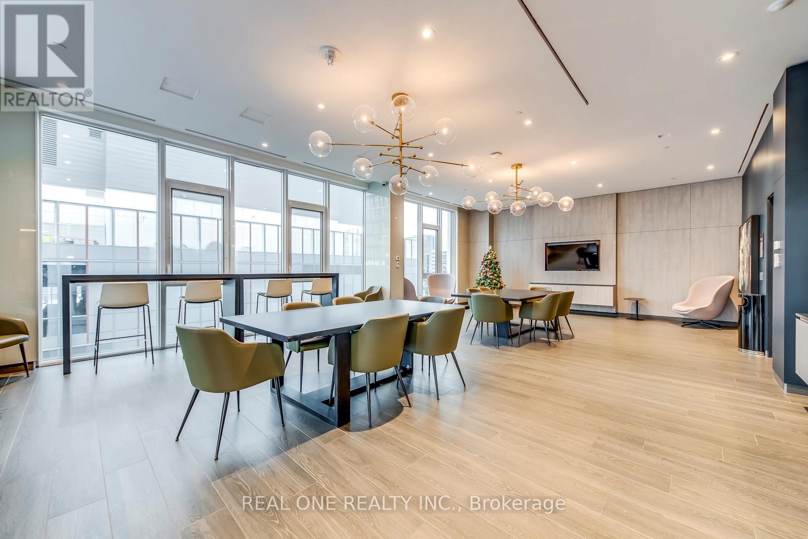 #201 357 KING STREET W - 37