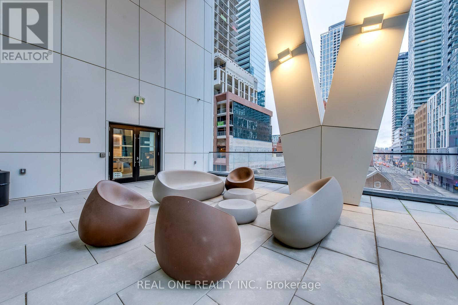 #201 357 KING STREET W - 39
