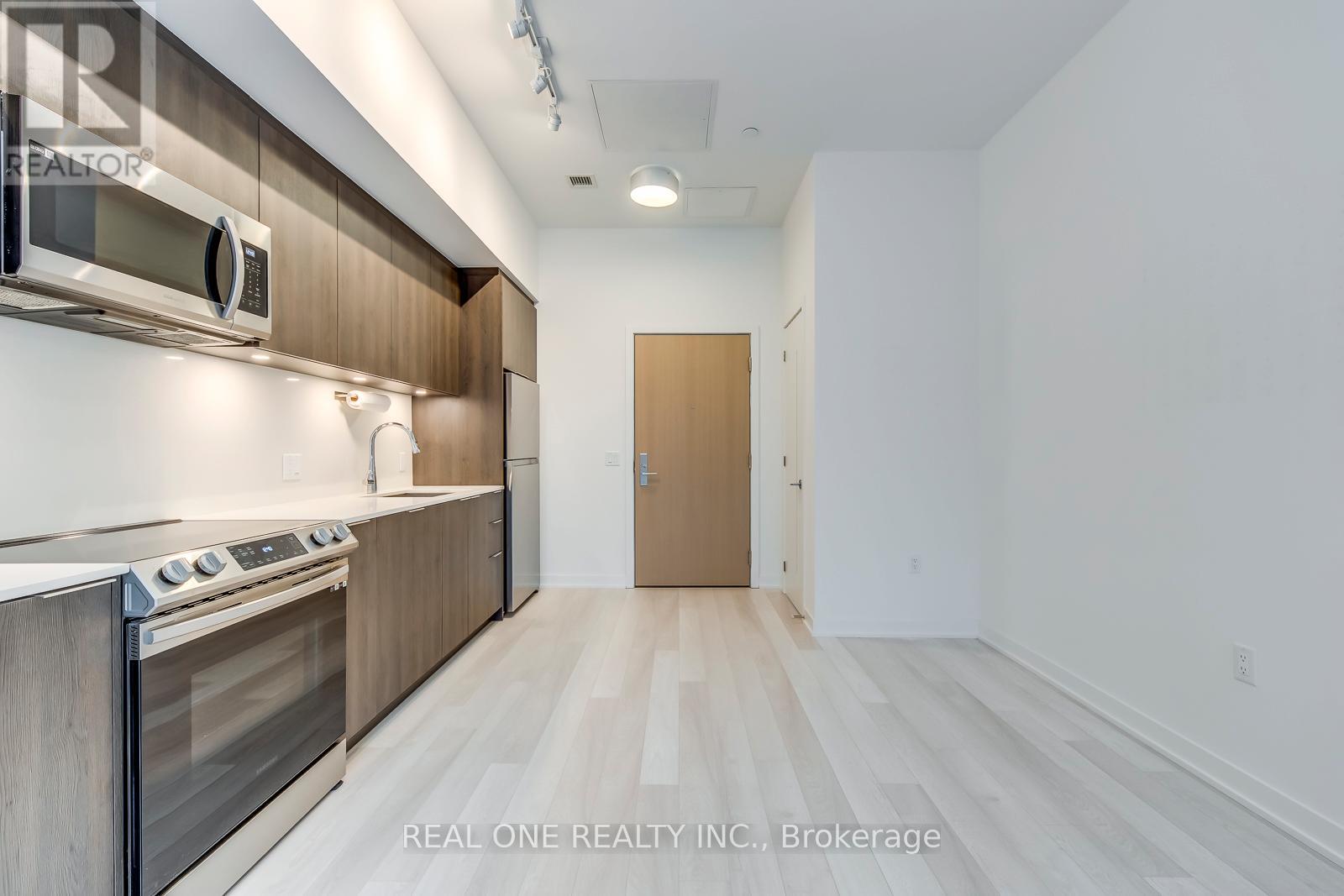 #201 357 KING STREET W - 7
