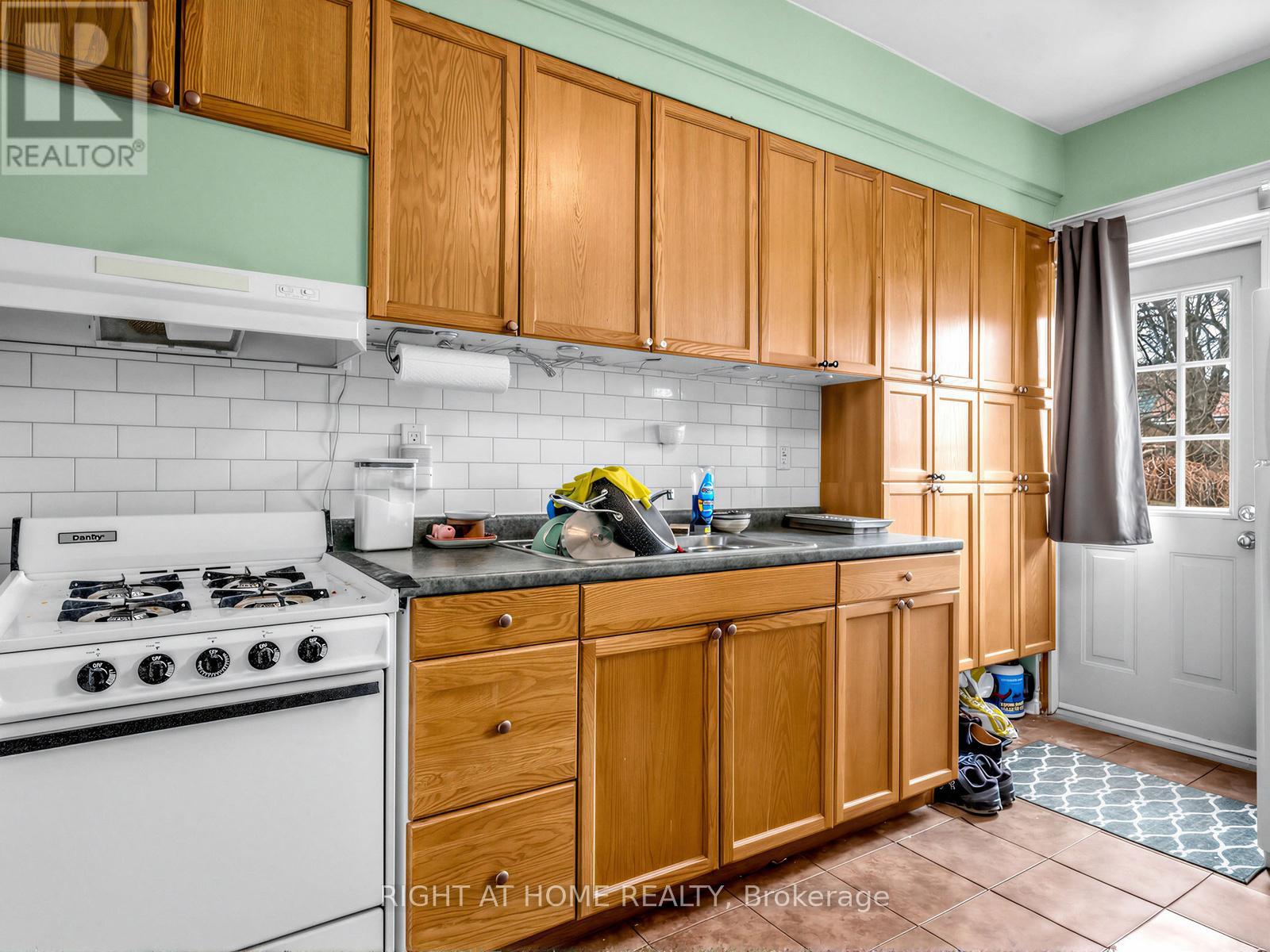 542 CRAWFORD STREET - 21