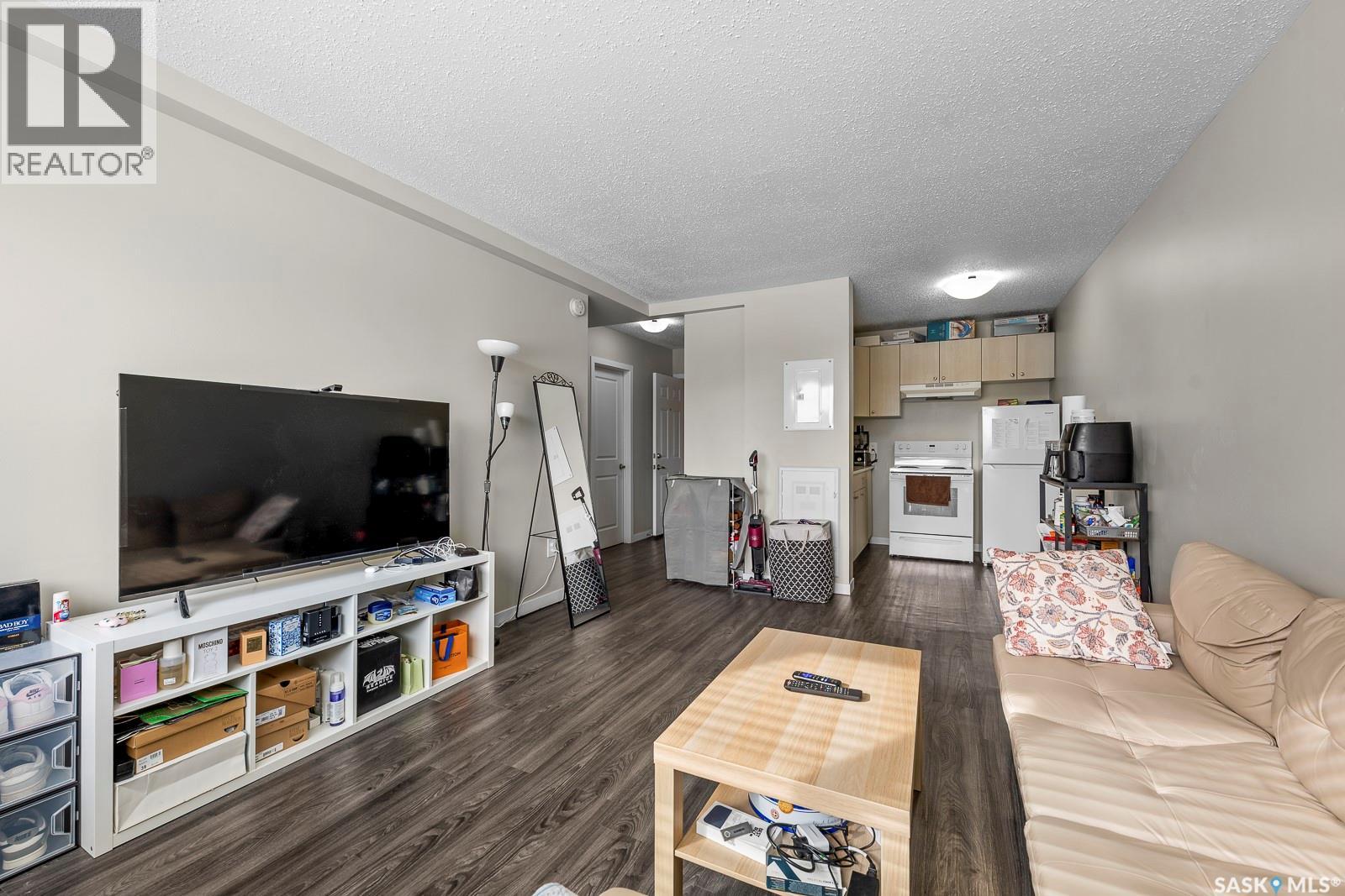 2120-2142 LORNE STREET - 12