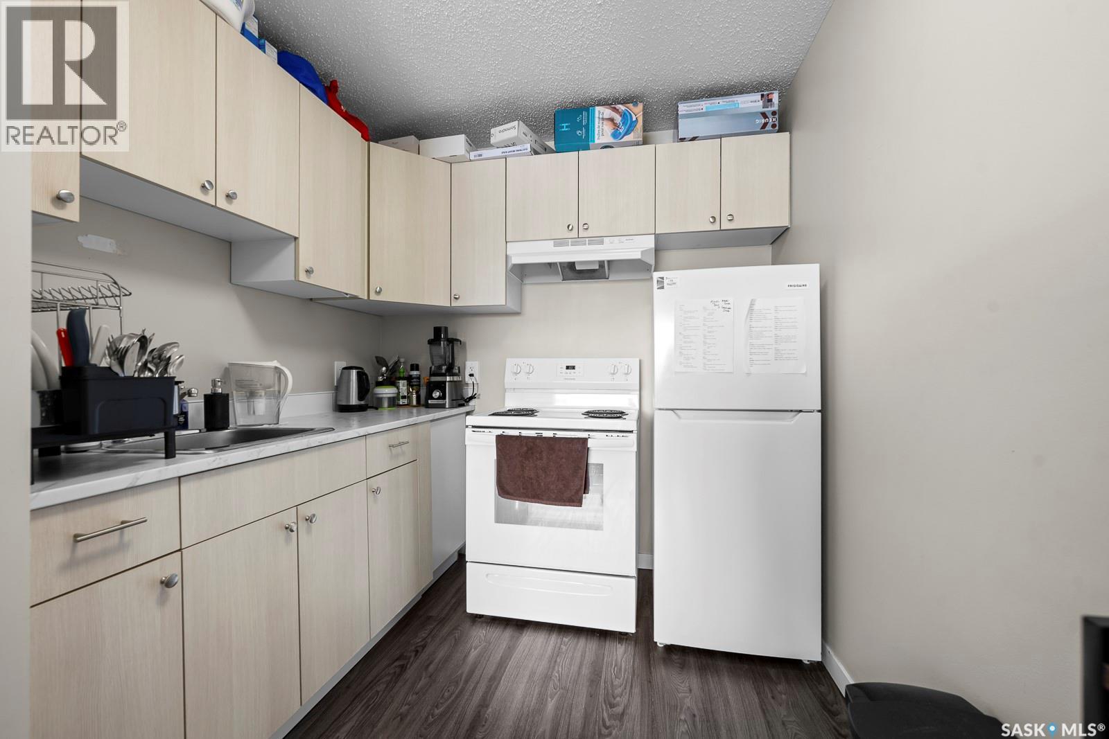 2120-2142 LORNE STREET - 13