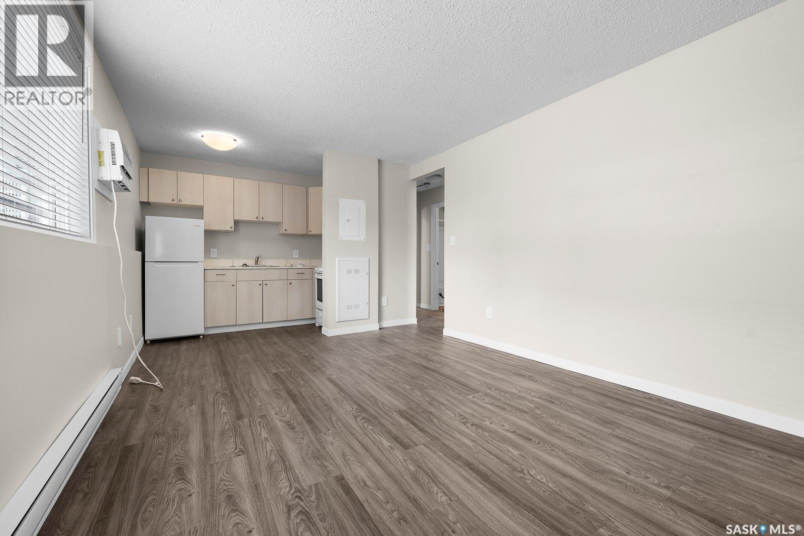 2120-2142 LORNE STREET - 16