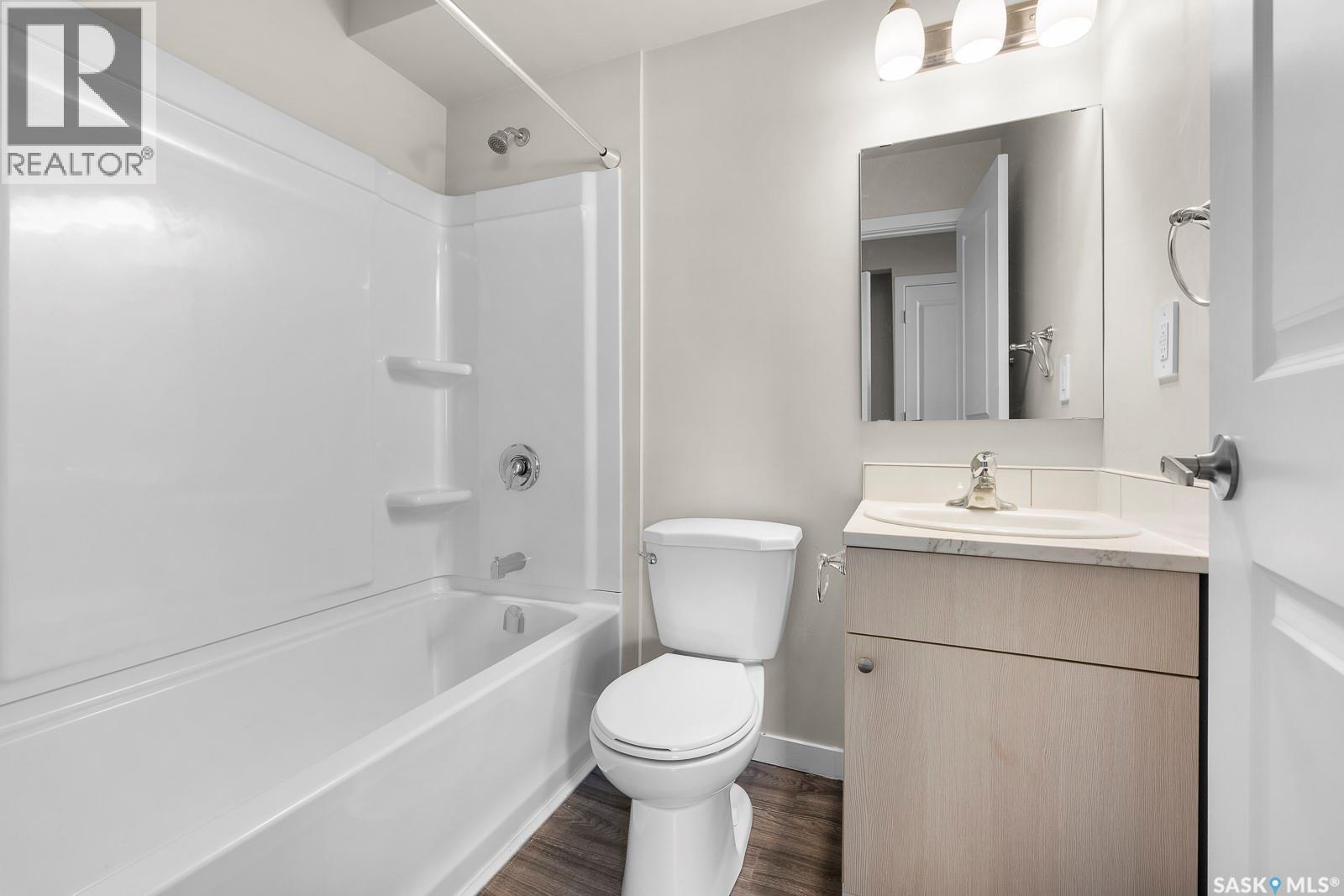 2120-2142 LORNE STREET - 19