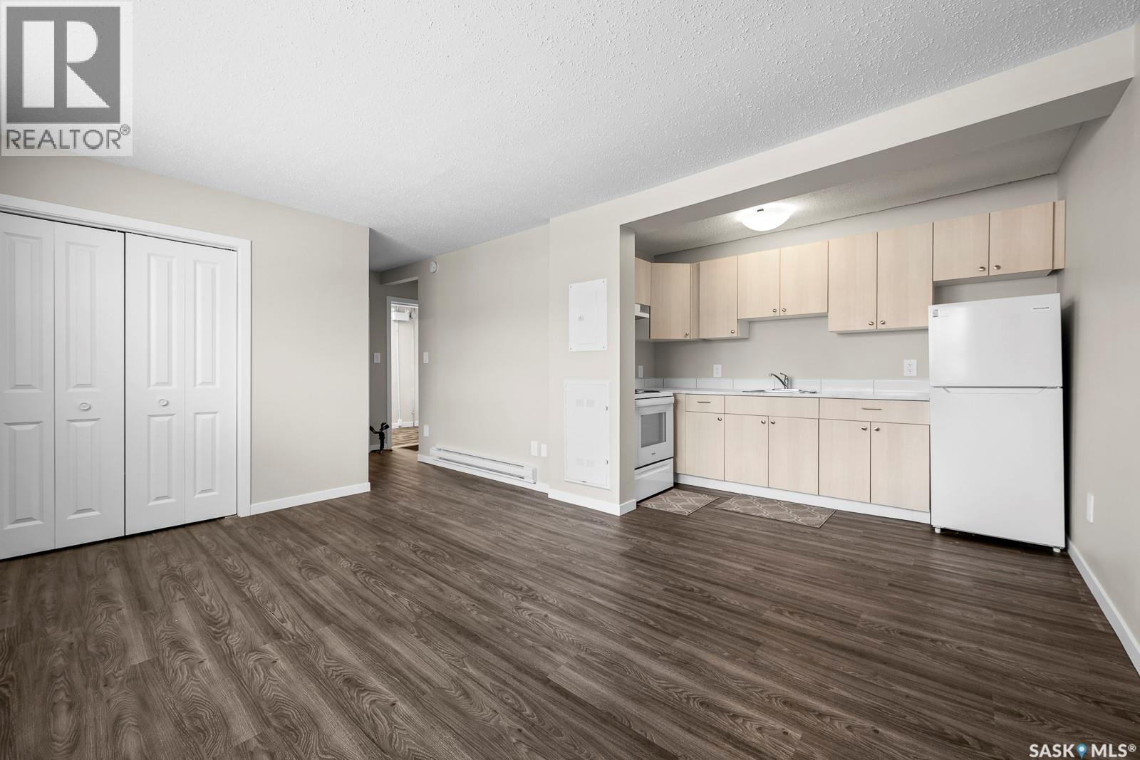 2120-2142 LORNE STREET - 22