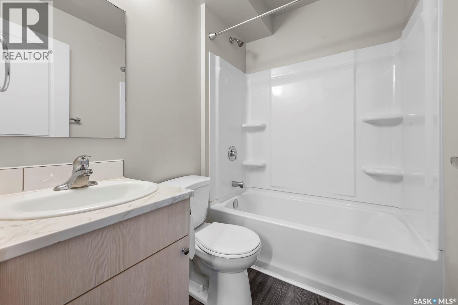 2120-2142 LORNE STREET - 23