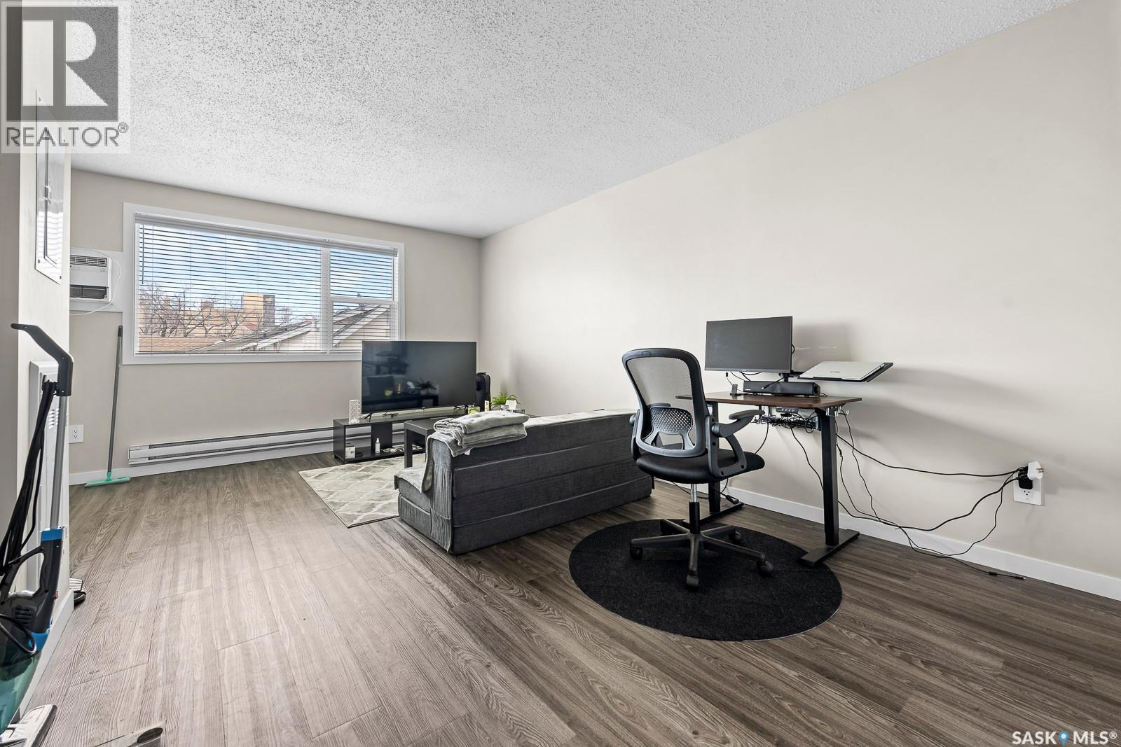 2120-2142 LORNE STREET - 24