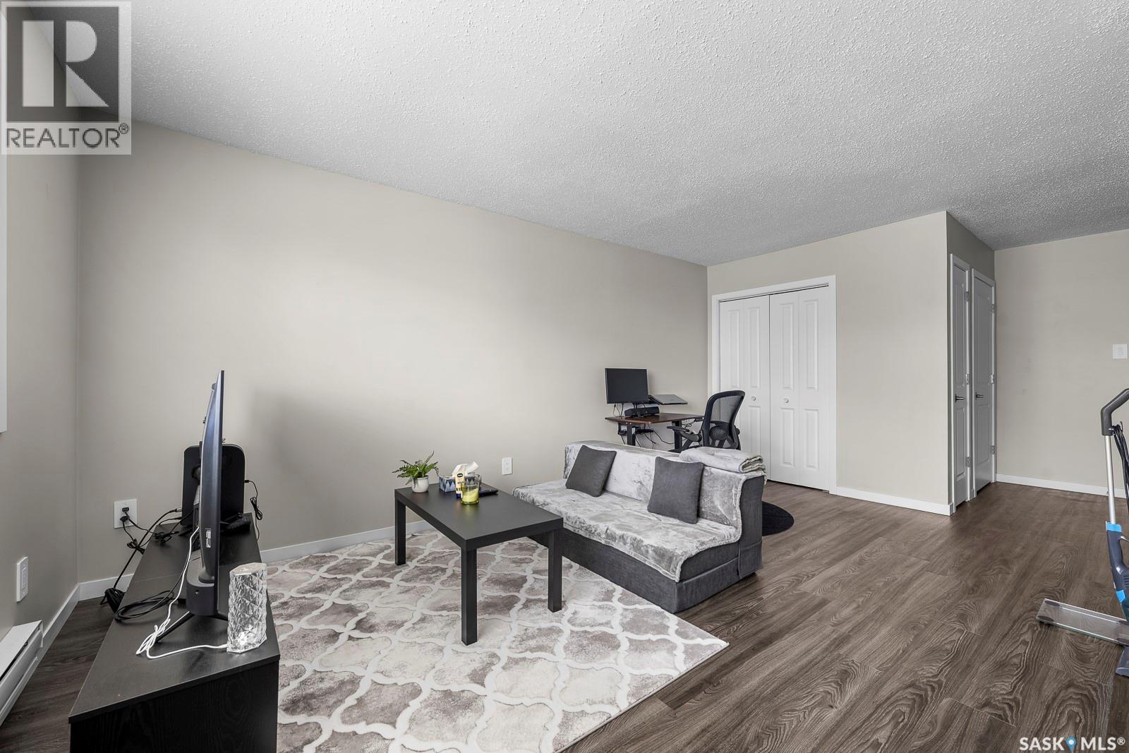 2120-2142 LORNE STREET - 26