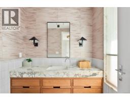 4570 Bissenden Pl, Saanich, BC V8N3K4 Photo 42