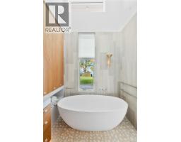 4570 Bissenden Pl, Saanich, BC V8N3K4 Photo 25