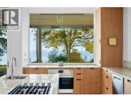 Living room - 4570 Bissenden Pl, Saanich, BC V8N3K4 Photo 12