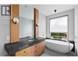 4570 Bissenden Pl, Saanich, BC V8N3K4 Photo 29