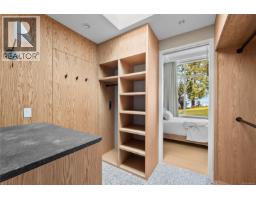 4570 Bissenden Pl, Saanich, BC V8N3K4 Photo 31