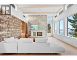 Family room - 4570 Bissenden Pl, Saanich, BC V8N3K4 Photo 6
