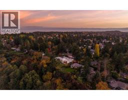 4570 Bissenden Pl, Saanich, BC V8N3K4 Photo 73