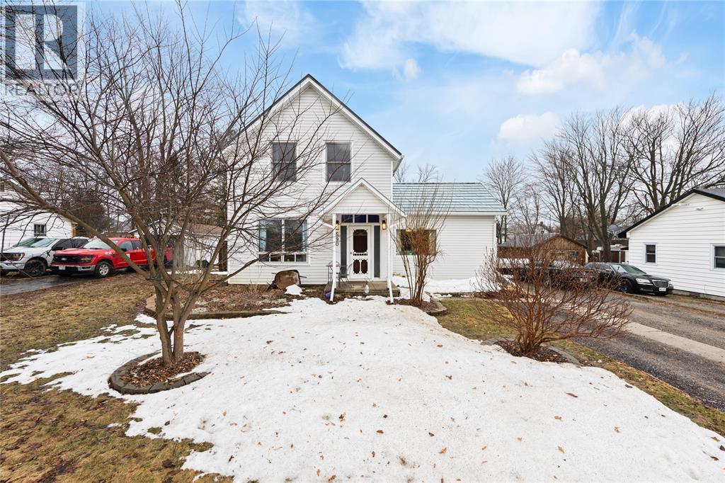 590 SIMCOE STREET - 1