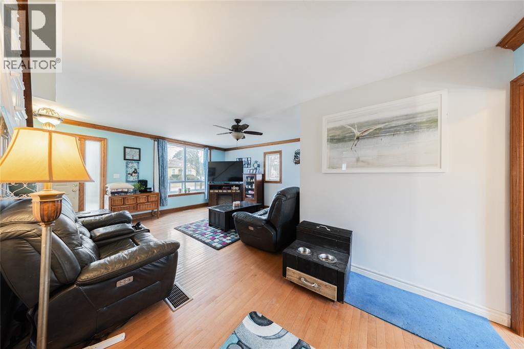 590 SIMCOE STREET - 10