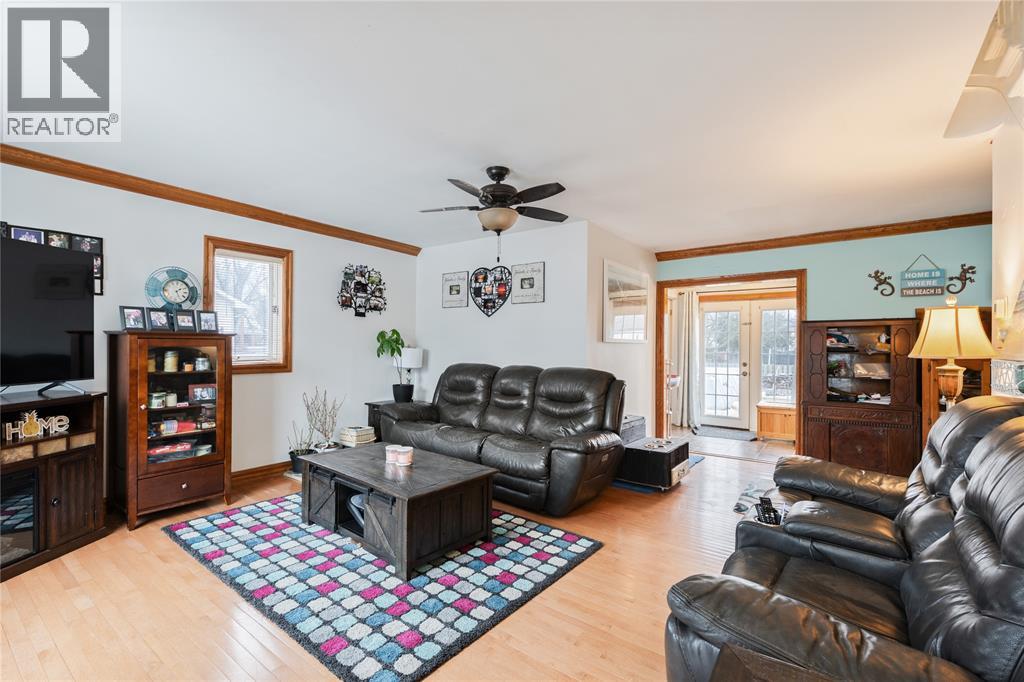 590 SIMCOE STREET - 11