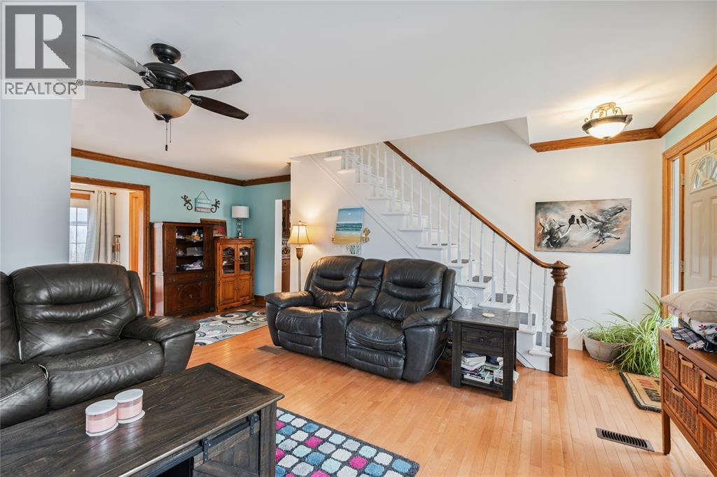 590 SIMCOE STREET - 12