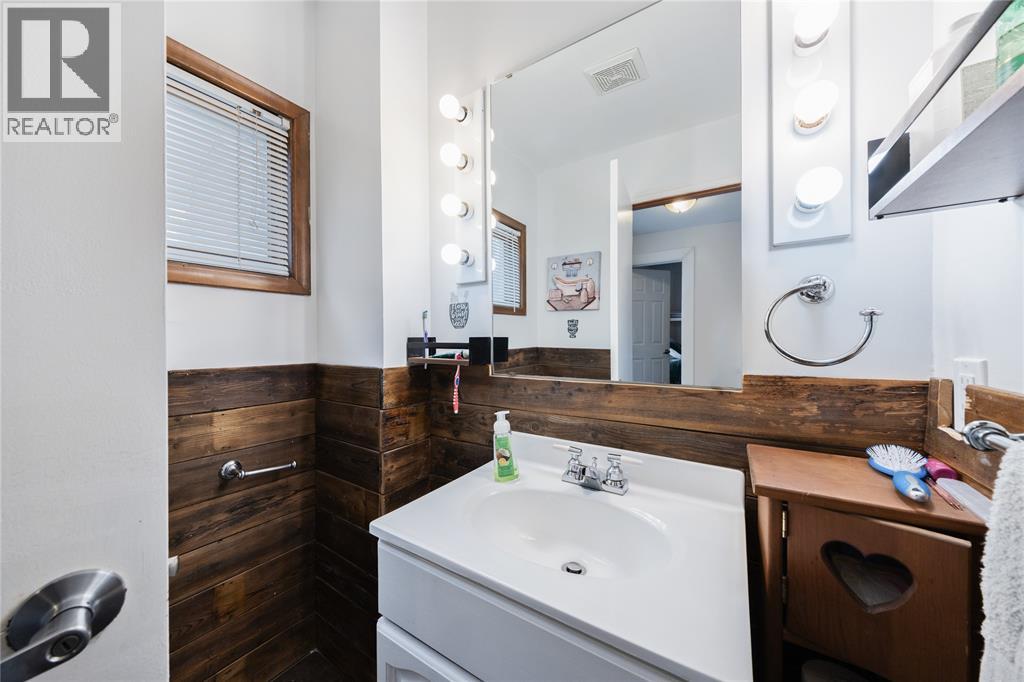 590 SIMCOE STREET - 15