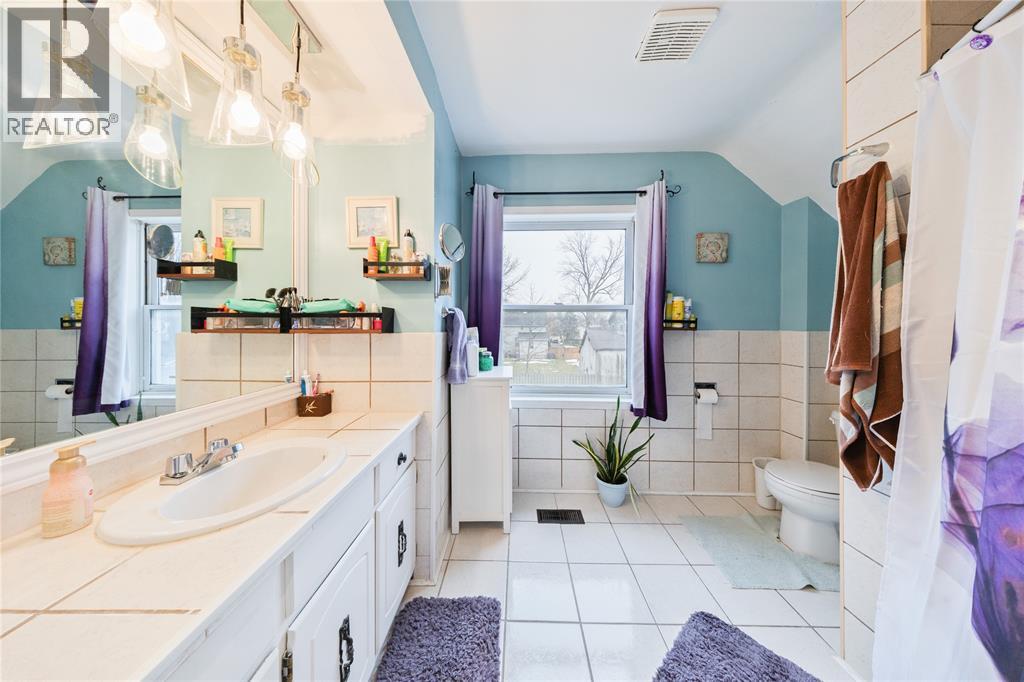 590 SIMCOE STREET - 18