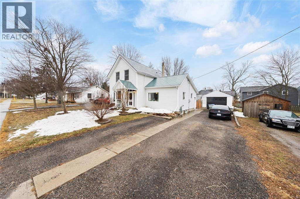 590 SIMCOE STREET - 2