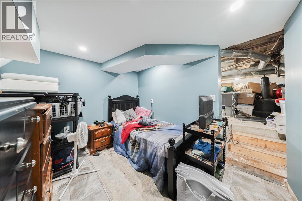 590 SIMCOE STREET - 21