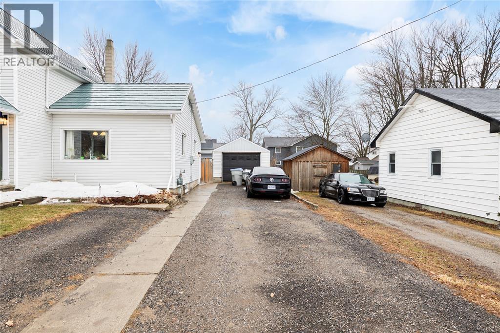 590 SIMCOE STREET - 3