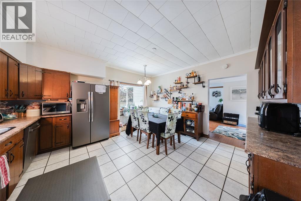 590 SIMCOE STREET - 5