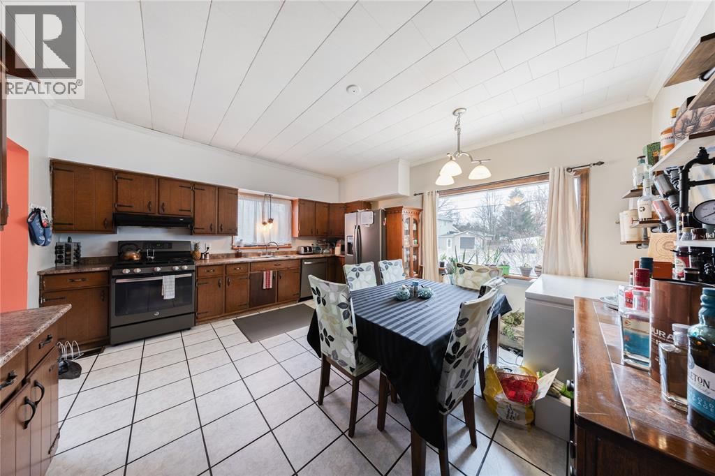 590 SIMCOE STREET - 6