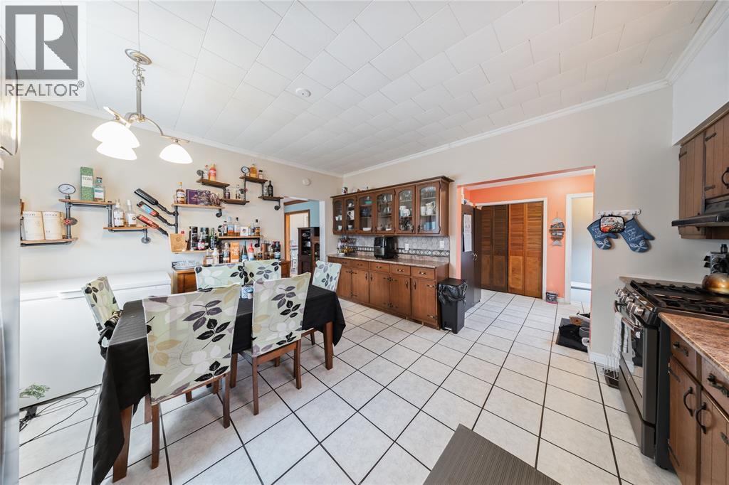 590 SIMCOE STREET - 7