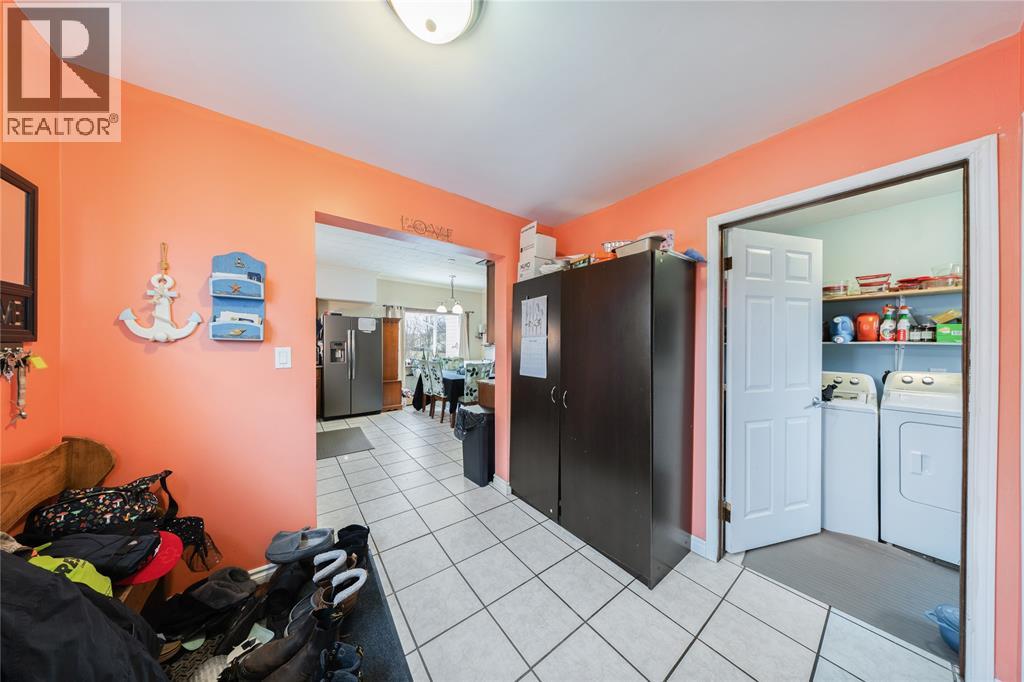 590 SIMCOE STREET - 8