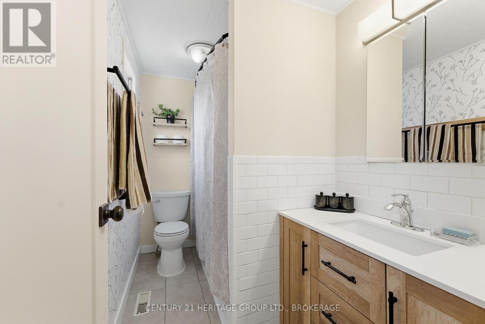 205 KEEWATIN STREET — photo 24