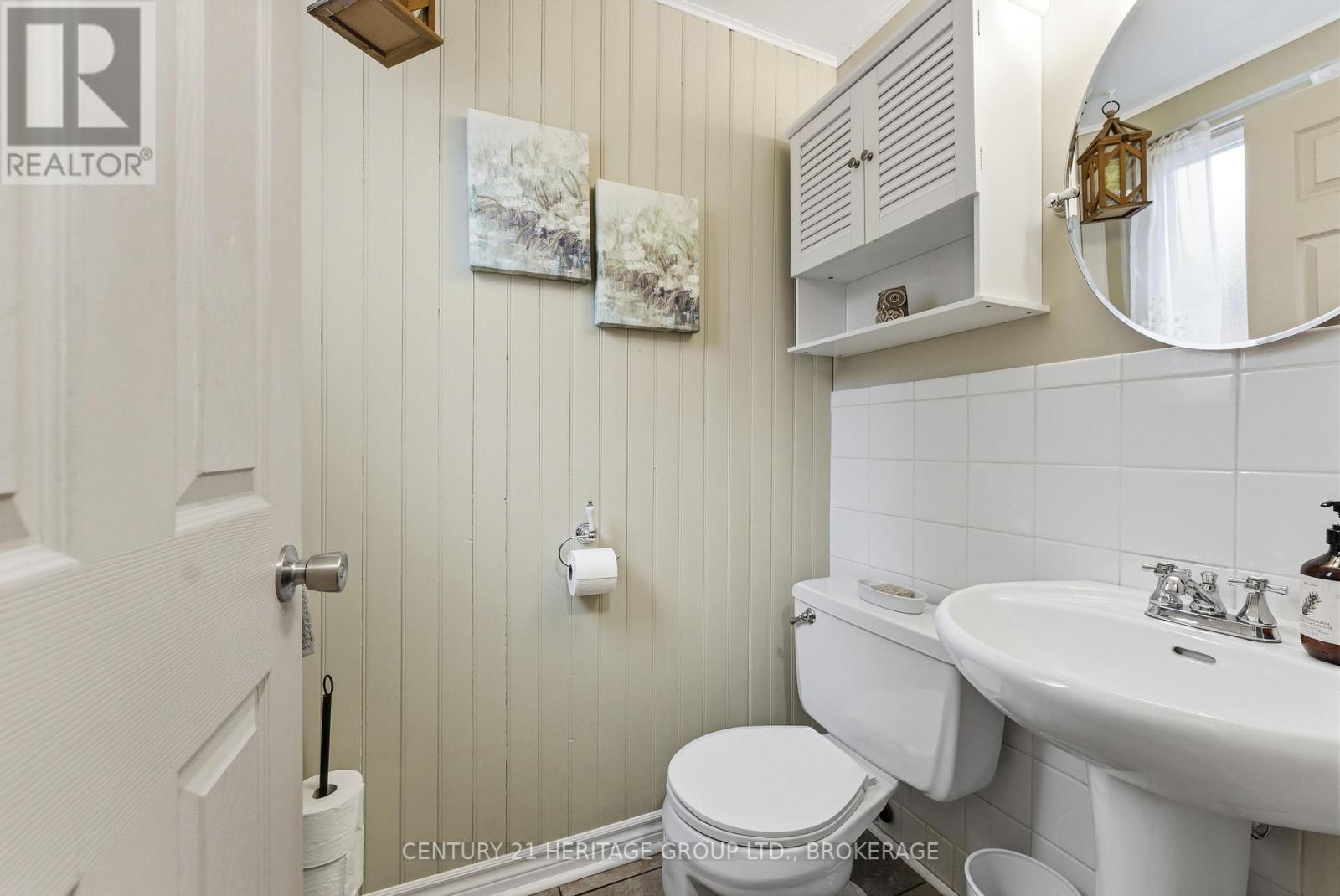 205 KEEWATIN STREET — photo 23