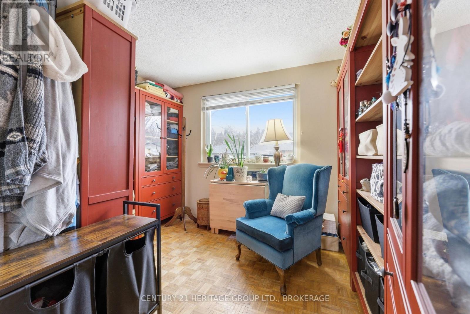 205 KEEWATIN STREET — photo 32