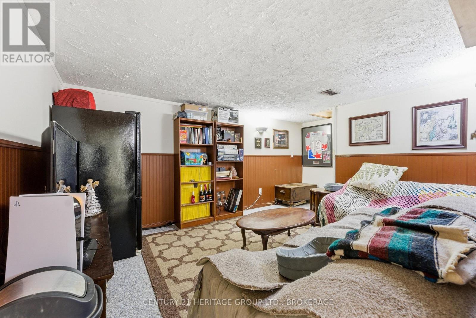 205 KEEWATIN STREET — photo 34