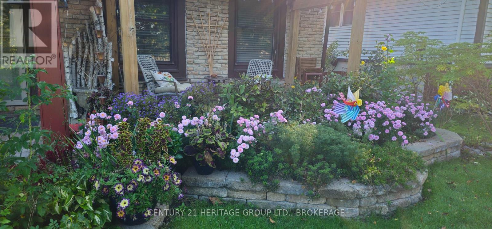 205 KEEWATIN STREET — photo 46