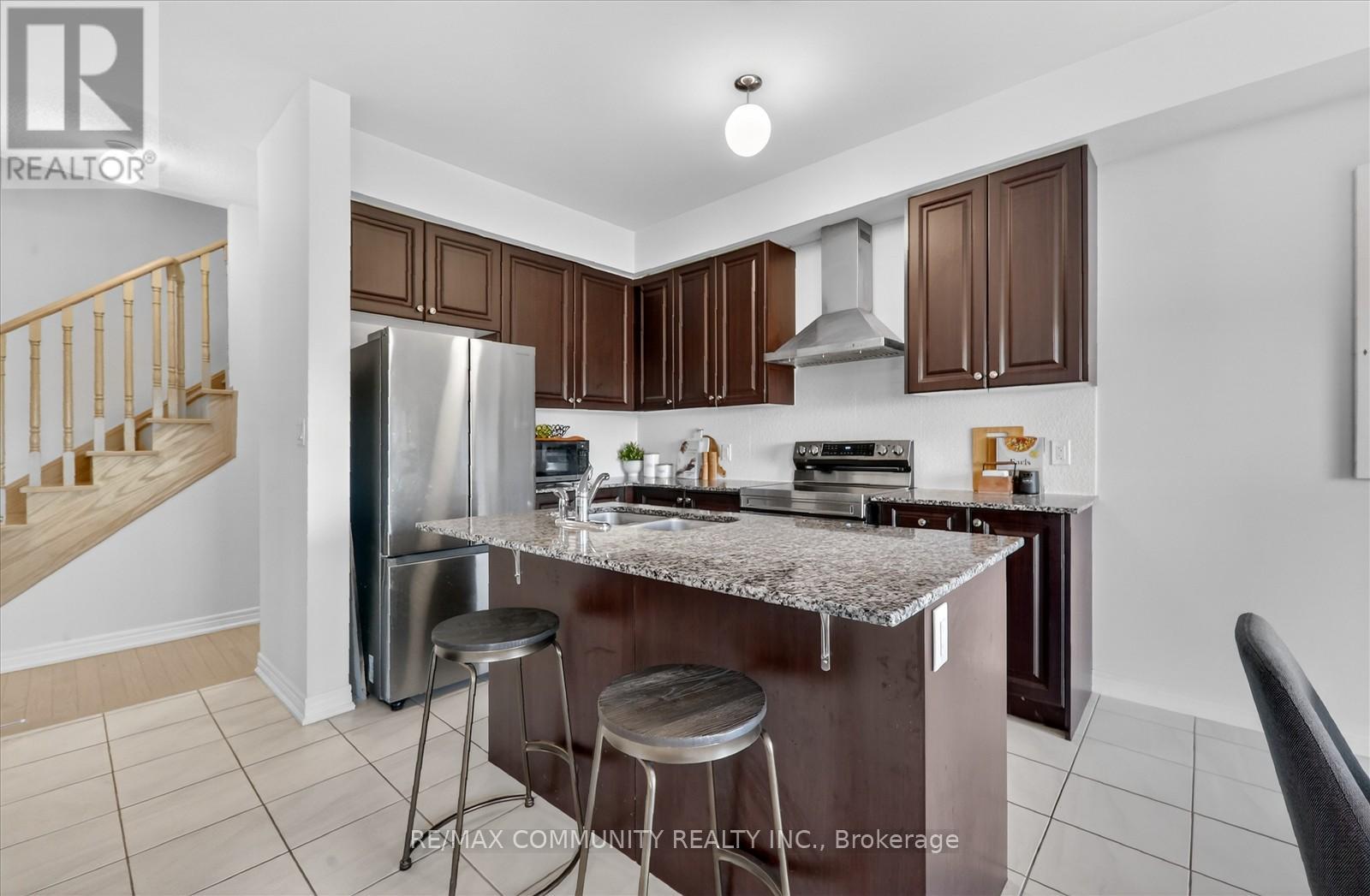 5 THELMA DRIVE - 15