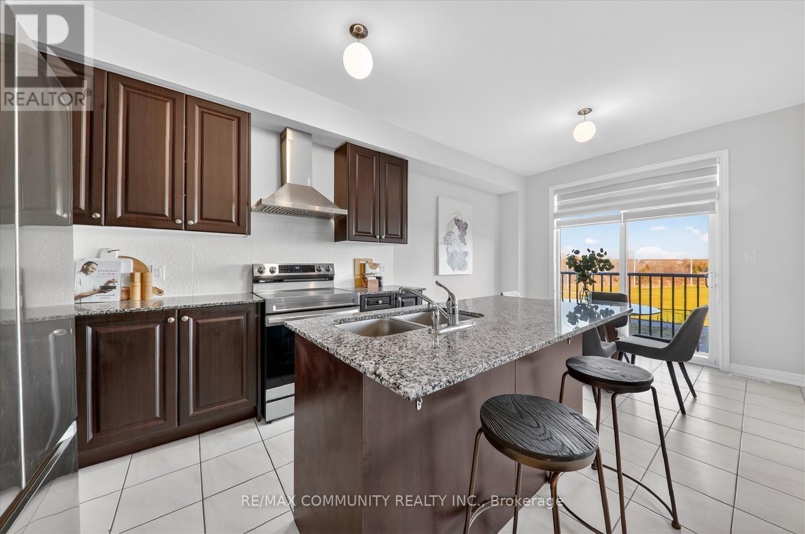 5 THELMA DRIVE - 16