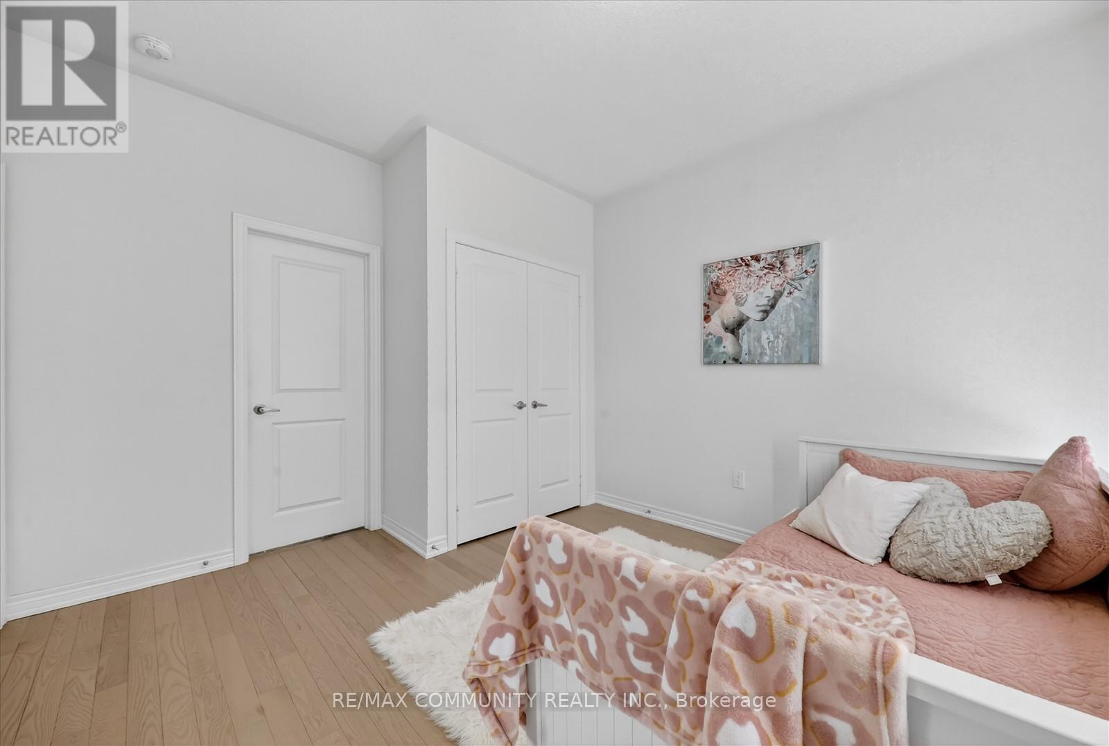 5 THELMA DRIVE - 32