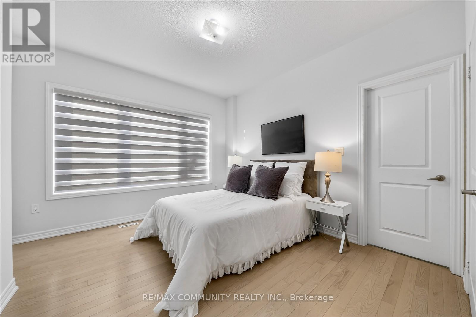 5 THELMA DRIVE - 33