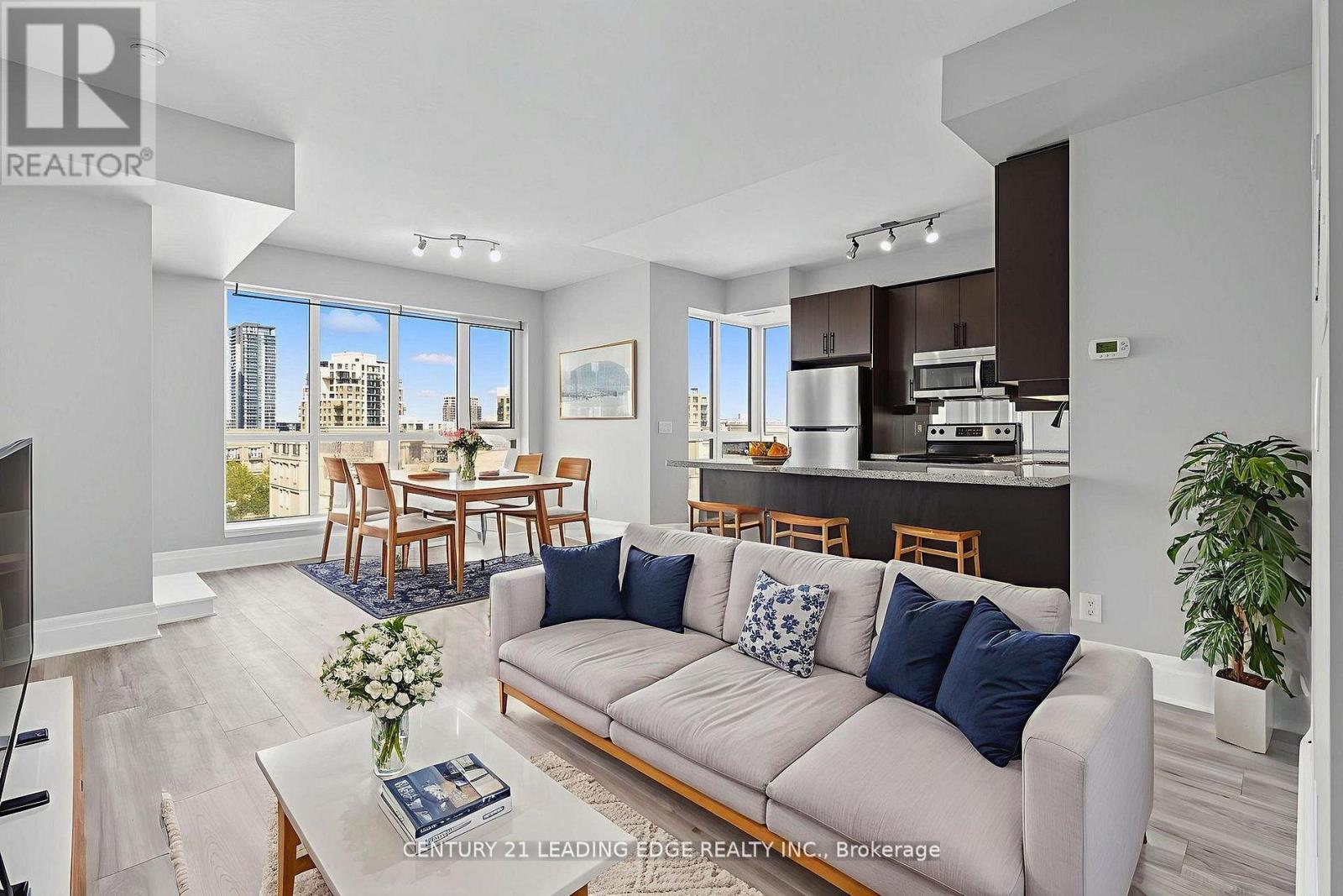 505 - 21 UPPER DUKE CRESCENT