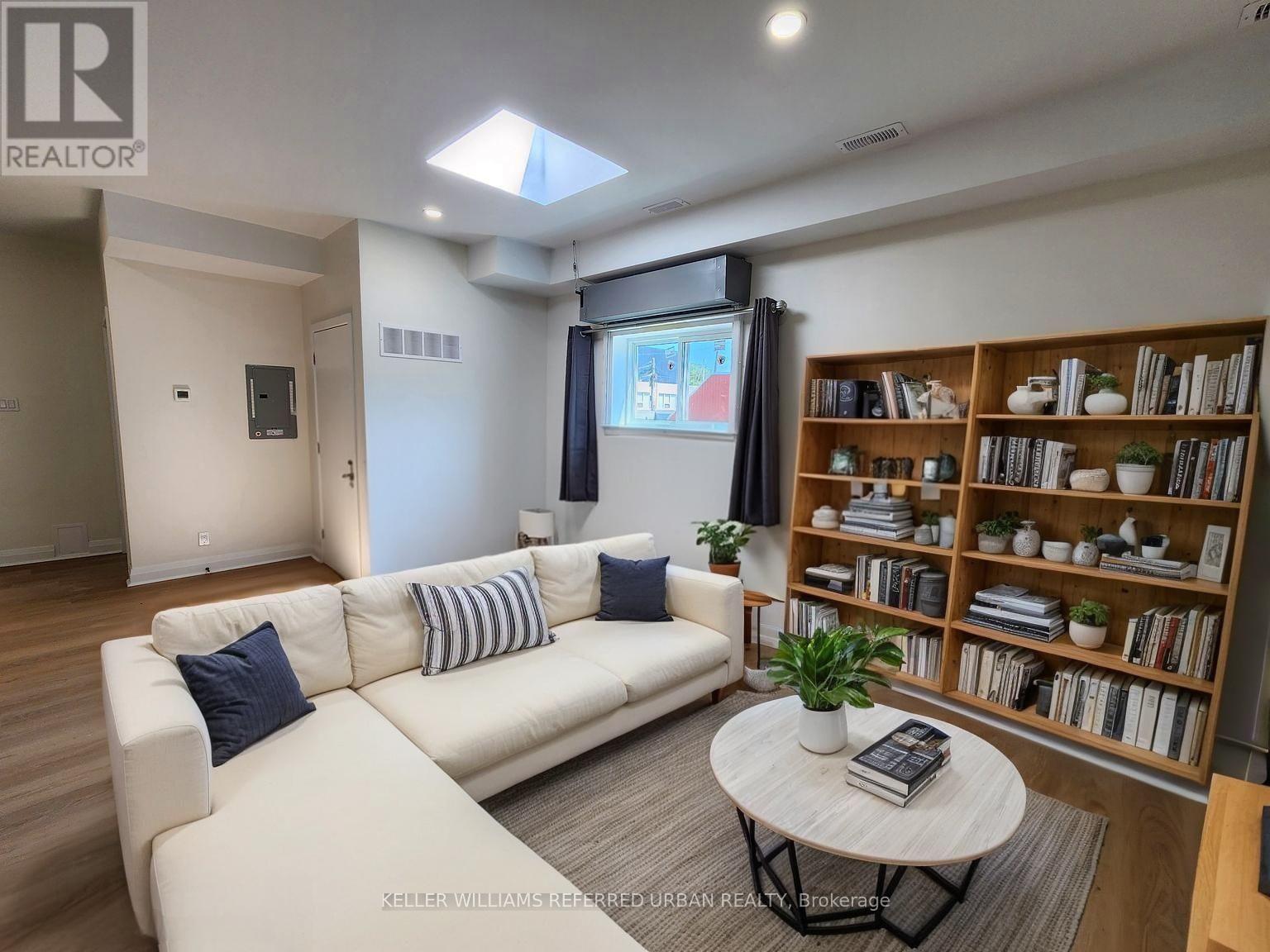 3 - 998 BLOOR STREET W