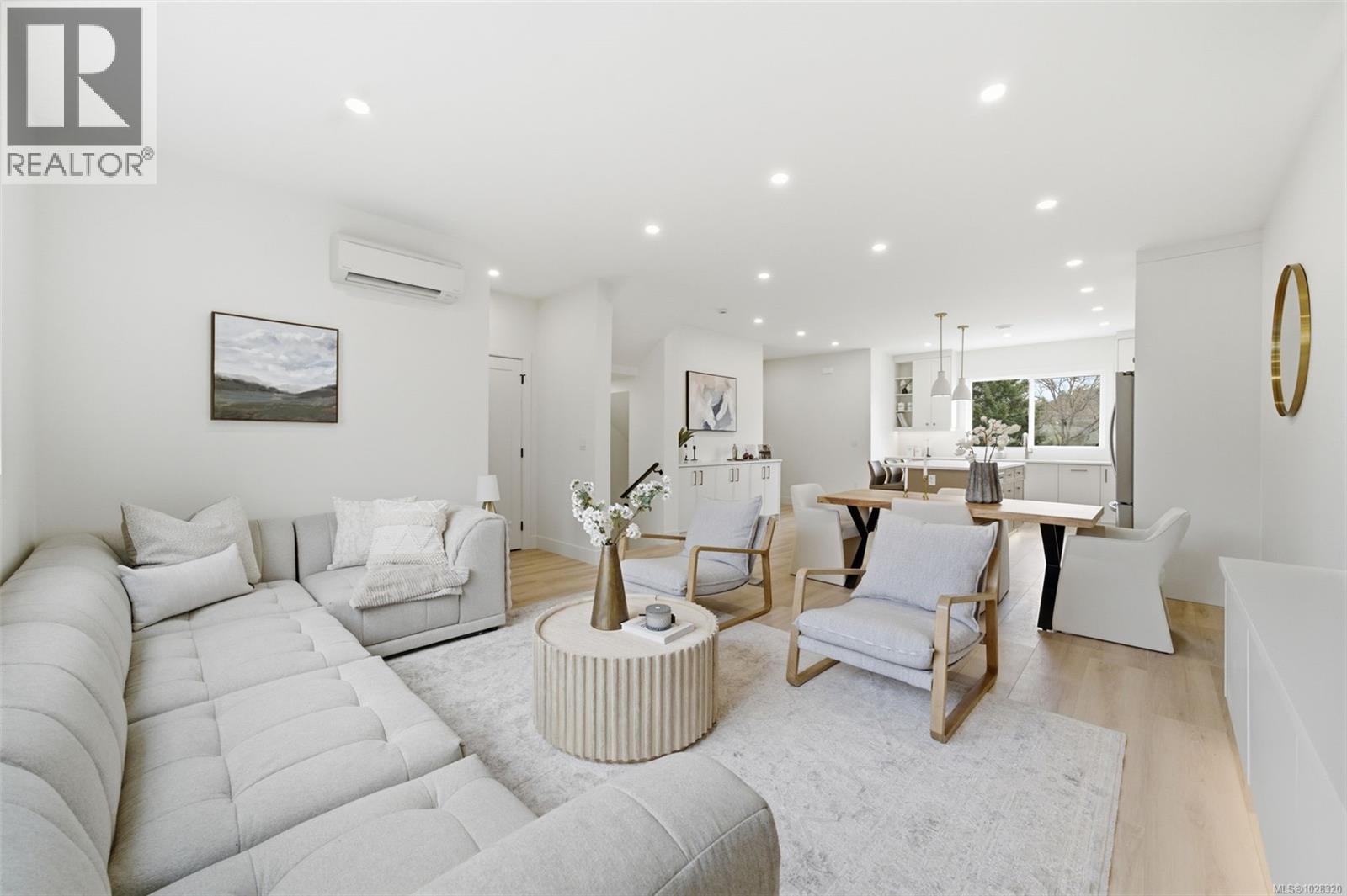 2 621 Broadway Street, Saanich