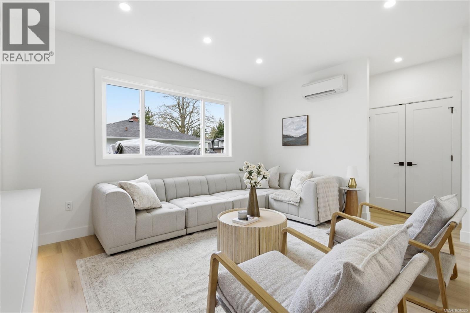 2 621 Broadway Street, Saanich