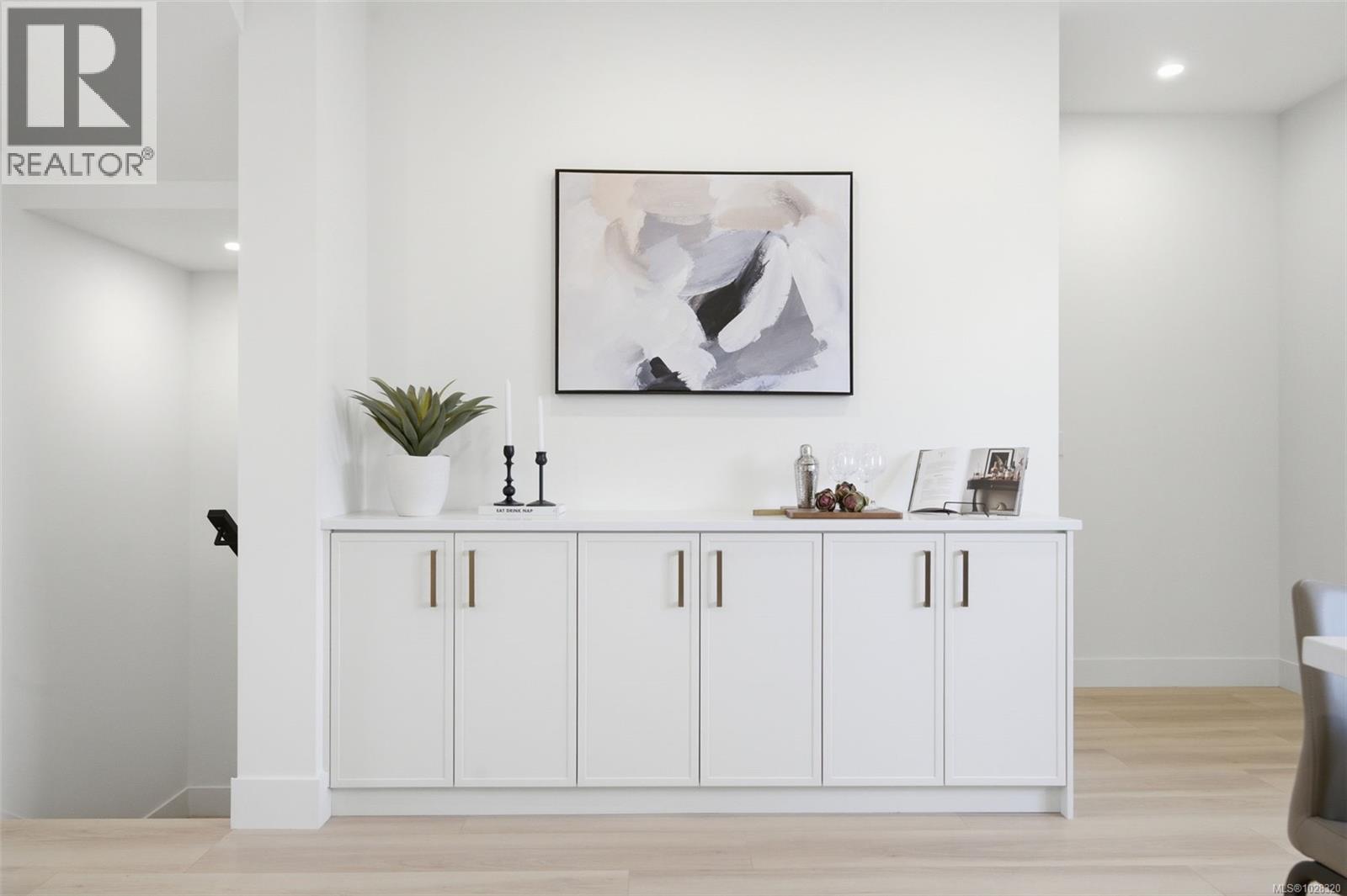 2 621 Broadway Street, Saanich