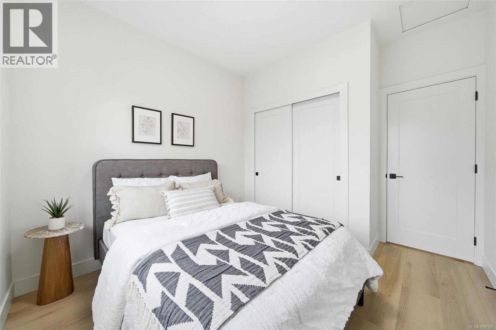 2 621 Broadway Street, Saanich